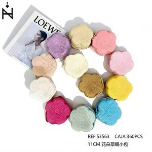 Sac en paille tressée à fleurs 11 cm, mini accessoire de plage pour enfants - Product Image 3