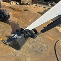   Mini-excavatrice sur chenilles d'occasion E20 2T avec moteur et système hydraulique fiables, idéale pour les chantiers étroits et les travaux d'aménagement paysager