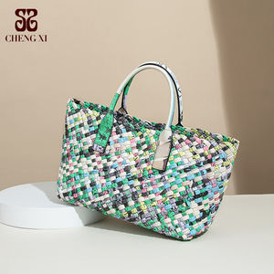 2025 nouveau été tissé à la main sac pour <span class=keywords><strong>femmes</strong></span> Niche Design couleur tissé sac fourre-tout mode polyvalent <span class=keywords><strong>affiche</strong></span> dame sac à main - Product Image 3