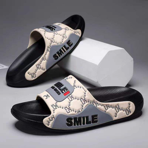 Ciabatte Nere di Lusso in PVC da Uomo, Sportive Casual, di Tendenza, per Esterni e Spiaggia, Traspiranti, Antiscivolo, con Suola Spessa - Product Image 4