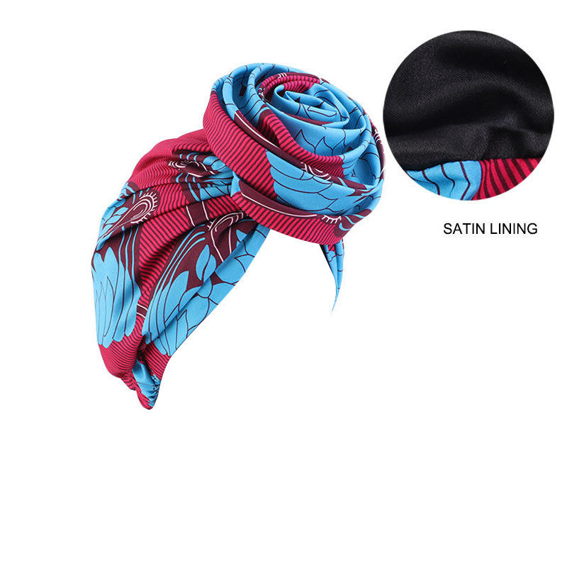 ทะเลสาบสีฟ้าสีชมพูร้อน