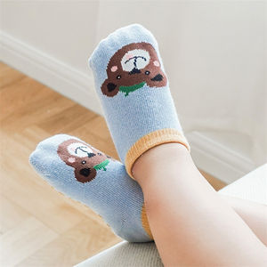 Calcetines Antideslizantes para Bebés al por Mayor, Otoño Invierno, Lindos Dibujos Animados, Estampado de Letras, Suela de Goma para Niños y Niñas - Product Image 6