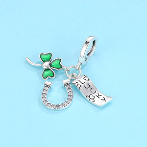 Pulsera y Collar de Plata de Ley S925 con Triple Colgante de Trébol de la Suerte Esmaltado en Verde, Circonitas y Etiqueta Grabada con Herradura, Regalo para Mujer - Product Image 4