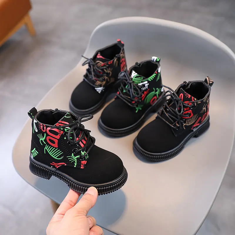 Zapatos planos para niños, venta al por mayor, botas de invierno con cremallera estampadas a la moda para niños, botines de plataforma negros para niñas occidentales
