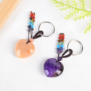 Vente en gros de porte-clés en cristal naturel fait à la main, cœur avec pierre de chakra, porte-clés pour cadeau - Product Image 2