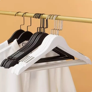 Percha de madera de alta calidad con logotipo personalizado percha de madera blanca/negra perchas de ropa - Product Image 4