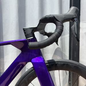 Saison de cyclisme April Cherry Blossom : Obtenez GRATUITEMENT des pédales clipless avec une évaluation positive Sh Imano <span class=keywords><strong>105</strong></span>, vélo de route en carbone aérodynamique. - Product Image 4