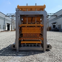 Machine à blocs creux entièrement automatique multi-spécifications QT4-15, machine à briques portable pour les travaux d'infrastructure en Oman