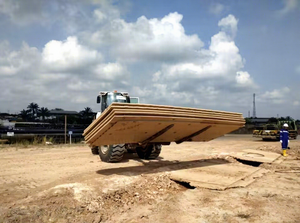 Tapis de chantier temporaire en UHMWPE renforcé composite, durée de vie prolongée, solution économique pour chantier - Product Image 1