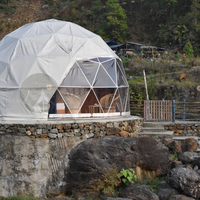 Tente Dôme Géodésique de Luxe Igloo Yourte Extérieure Imperméable de 6 à 8 m de Diamètre pour Camping Glamping, Avec Salle de Bain et Chambre