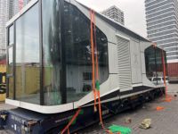 Maison préfabriquée intelligente mobile Suzlive de 40 pieds, 3 chambres, 2 salles de bain, capsule Etong E40, bureau de 10 pieds pour 5 personnes avec panneaux solaires