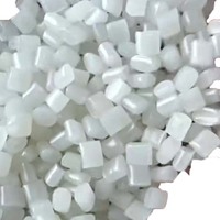 Les fabricants fournissent des particules de plastique recyclé LDPE