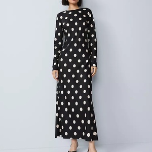 เดรสผ้าซาตินลายดอกจุดแบบเข้ารูปความยาวปานกลาง ผ้าฝ้าย 100% สไตล์ลำลองสำหรับฤดูร้อน ปักลายฉลุ ระบายอากาศได้ดี - Product Image 1