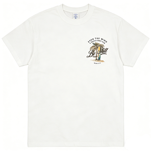 Ropa Urbana Espiritual para Hombre, Camiseta con Frase 'Incluso el Viento y las Olas se Rinden a Él' con Arte Tropical, Color Beige/Blanco, Corte Holgado - Product Image 1