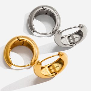 Pendientes Huggie de Acero Inoxidable con Baño de Oro de 18K, Diseño Geométrico, Joyería de Moda para Mujer - Product Image 1