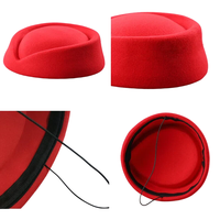 Chapeau Pillbox en feutre de style britannique personnalisé avec fleurs en strass, idéal pour les occasions formelles et l'aviation