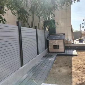 Recinzione da <span class=keywords><strong>Giardino</strong></span> Esterna 6ft con Telaio in Alluminio e Texture Legno, Pannelli Compositi WPC Economici, Modellazione 3D, Garanzia 10 Anni - Product Image 1