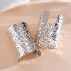 J Fashion Brazalete de Aleación de Zinc de Cara Ancha, Diseño Cóncavo Convexo Abierto, de Alta Gama, Elegante, Unisex, para Fiesta, con Personalidad Exagerada - Product Image 2