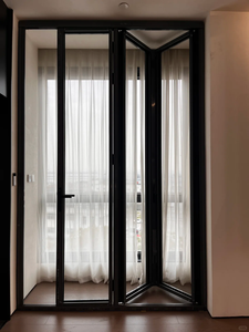 Porte pliante pour balcon, terrasse, jardin de villa : Spacieuse et sécurisée. - Product Image 1