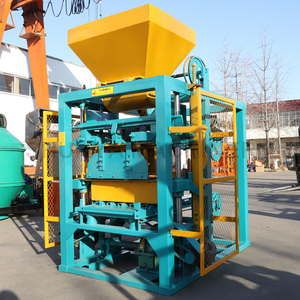 Machine très rentable QTJ4-24 semi-automatique pour la fabrication de blocs de pavés en béton avec PLC et convoyeur à pompe - Product Image 2