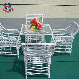 Set di Mobili <span class=keywords><strong>da</strong></span> <span class=keywords><strong>Giardino</strong></span> Moderni Personalizzati in <span class=keywords><strong>Rattan</strong></span> Bianco, Portatili e Resistenti, con Sedie <span class=keywords><strong>da</strong></span> Pranzo Confortevoli e <span class=keywords><strong>Tavolino</strong></span> Impermeabile - Product Image 5