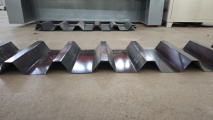 Machine de fabrication de profilés trapézoïdaux Tr4 Tr5 pour panneaux trapézoïdaux <span class=keywords><strong>R101</strong></span> C8/10/21 Machine de formage de rouleaux de feuilles IBR - Product Image 3
