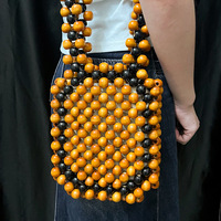 Sac à bandoulière carré tissé à la main en perles de bois vintage au design unique, couleurs contrastées, style bohème, idéal pour le quotidien