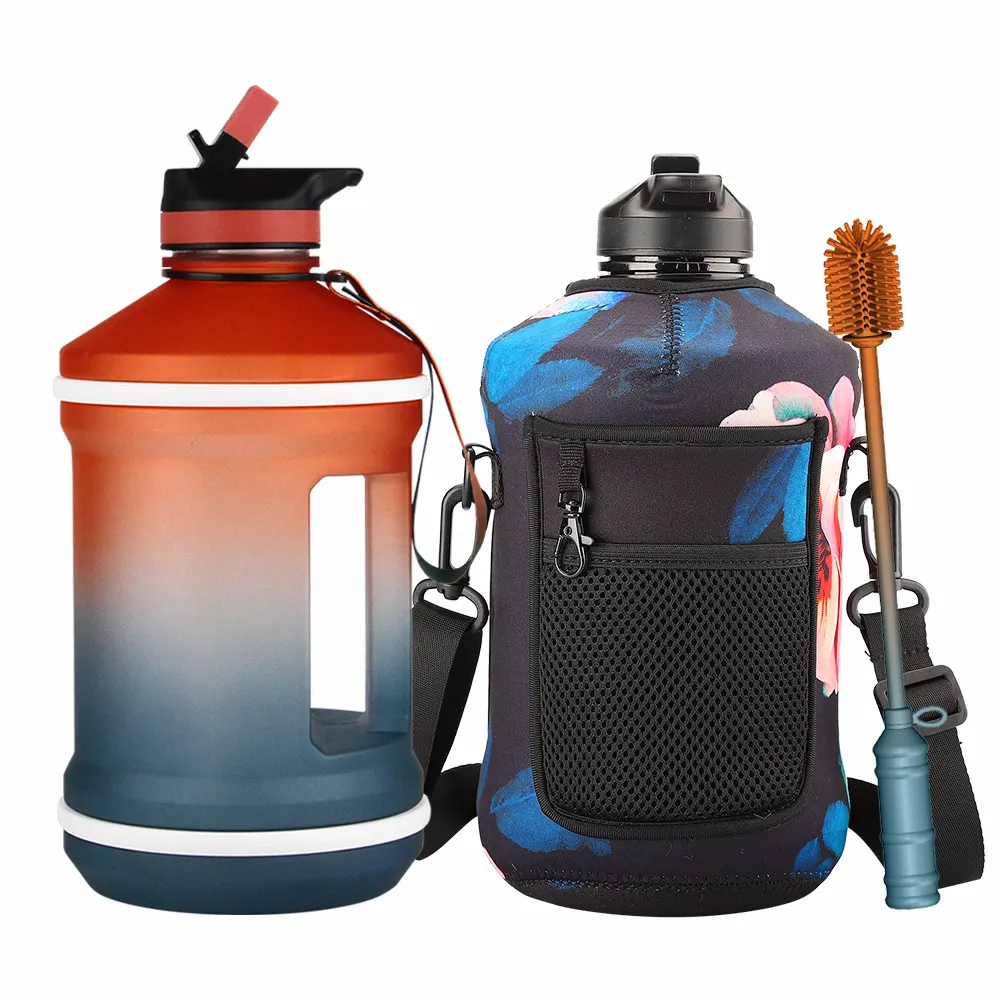 Su şişeleri spor salonu sürahi bpa ücretsiz özel logo plastik motivasyon yarım galon/2.2l/bir galon/1 galon su şişeleri için kol ile