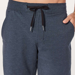Shorts en molleton 100 % coton à ourlet brut pour homme, style décontracté, streetwear, avec logo personnalisé, longueur genou - Product Image 4