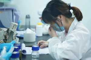 Özel etiket 5ml glikolik asit kabuğu Serum hyaluronik asit topikal cilt bakımı ev kullanımı beyazlatma yüz vücut küçük kırışıklıklar burun - Product Image 5