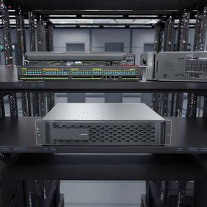 ระบบจัดเก็บข้อมูล DE4000H ที่มีความพร้อมใช้งานสูง พร้อมสถาปัตยกรรมคอนโทรลเลอร์แบบแอคทีฟแอคทีฟ - Product Image 1