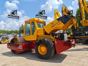 Rouleau compresseur pneumatique Dynapac CA602 d'occasion, modèle 2022, moteur diesel Cummins, monocylindre, puissance 142 kW, pompe à roulement moteur - Product Image 6