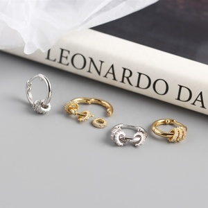 <span class=keywords><strong>Orecchini</strong></span> a Cerchio in Argento Sterling 925 con Zirconia Cubica Pendente Circolare <span class=keywords><strong>Orecchini</strong></span> a Cerchio Huggie 9mm <span class=keywords><strong>Orecchini</strong></span> <span class=keywords><strong>Pendenti</strong></span> per Donna <span class=keywords><strong>Uomo</strong></span> - Product Image 4
