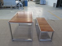 Parc extérieur personnalisé en usine Patio Salle à manger en métal Table de pique-nique Banc en acier et bois restaurant Table de pique-nique et ensemble de chaises