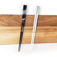 25 Nouveautés - Ensemble de baguettes à sushi en bois à motif de dragon classique, écologiques, élégantes, boîte cadeau en papier, 2 paires pour cadeaux d'affaires
