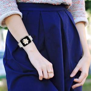 HuaMJ Manchette <span class=keywords><strong>Bracelet</strong></span> <span class=keywords><strong>Bracelet</strong></span> Bling strass <span class=keywords><strong>Bracelet</strong></span> Femmes Glacé Bracelets De Montre En Métal avec Charmes Pour <span class=keywords><strong>Apple</strong></span> <span class=keywords><strong>watch</strong></span> - Product Image 4