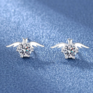 Boucles d'oreilles Moissanite Angel Wing haut de gamme pour un usage quotidien élégant et des occasions spéciales - Product Image 1