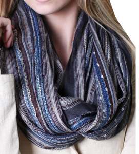 ผ้าพันคอถักทำด้วยมือจากศิลปะการออกแบบสิ่งทอลายทแยงยาวที่เป็นเอกลักษณ์และมีสไตล์สำหรับฤดูใบไม้ผลิปรับแต่งโลโก้ได้โดยตรงจากอินเดีย - Product Image 3