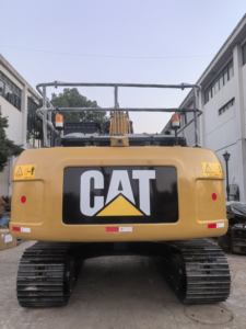Excavatrice CAT320D d'occasion à haute efficacité de travail, puissante, 20 tonnes, de taille moyenne, à chenilles, modèle CAT320D2L 2024 en vente - Product Image 5