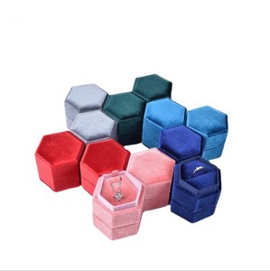 กล่องใส่แหวนกำมะหยี่ทรงแปดเหลี่ยม ดีไซน์แฟชั่นสุดหรู ลดราคาพิเศษ - Product Image 1