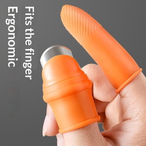 Protecteur de doigt multifonctionnel moderne en acier inoxydable pour <span class=keywords><strong>cueillir</strong></span> <span class=keywords><strong>les</strong></span> légumes, peler l'ail avec protection du pouce - Product Image 4