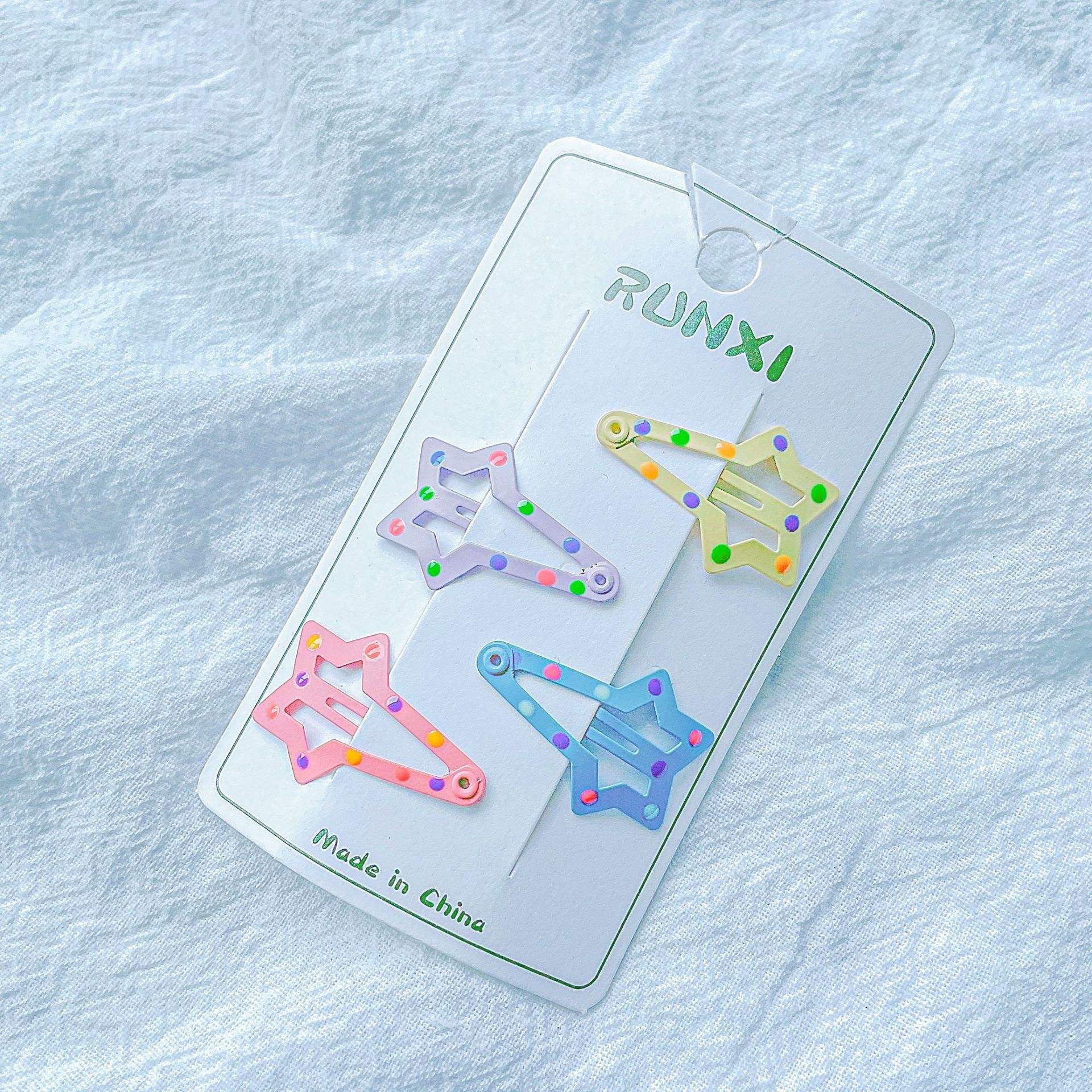 Five - pointed star color randomly assigned