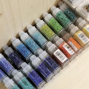 Cuentas <span class=keywords><strong>Miyuki</strong></span> <span class=keywords><strong>Delica</strong></span> 11/0 de Alta Calidad al por Mayor, 10g/tubo, Cuentas de Cristal y Vidrio para Hacer Pulseras - Product Image 1