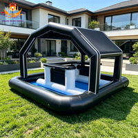 Bar de piscine gonflable commercial en PVC couleur personnalisée avec sièges intégrés et tente 5x5M, capacité supérieure à 500kg, location pour événements aquatiques