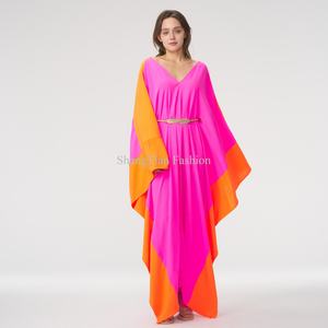 Robe longue kaftan personnalisée pour femme, en tissu uni imprimé numériquement, avec décolleté plongeant et fente centrale à l'avant - Product Image 1