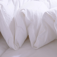 Couette d'hôtel blanche sur mesure, motif 200gsm, garnissage 100% coton microfibre