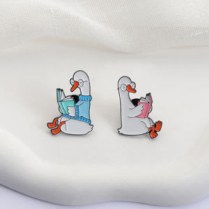 Suéter con Diseño de Pato Leyendo un Libro, Estilo Amante de los Libros, para Regalo de Librería o Mochila para Lectores - Product Image 3