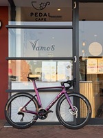 Vélo de course sur route léger entièrement en carbone Shima-no 105 Di2 12S avec frein à disque à montage plat et guidon intégré en carbone