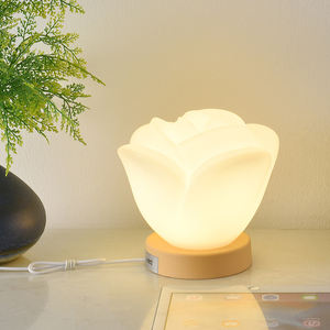 Linda lámpara <span class=keywords><strong>de</strong></span> mesa <span class=keywords><strong>de</strong></span> noche exquisita tulipán atmósfera luces lámpara <span class=keywords><strong>de</strong></span> mesa <span class=keywords><strong>de</strong></span> plástico <span class=keywords><strong>para</strong></span> dormitorio Hotel - Product Image 1