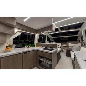 Bateau à moteur d'occasion Galeon 470 2019, 10,5 m, coque en fibre de verre, moteur essence 350 CV, vitesse de croisière 35-40 nœuds, infusion sous vide - Product Image 4